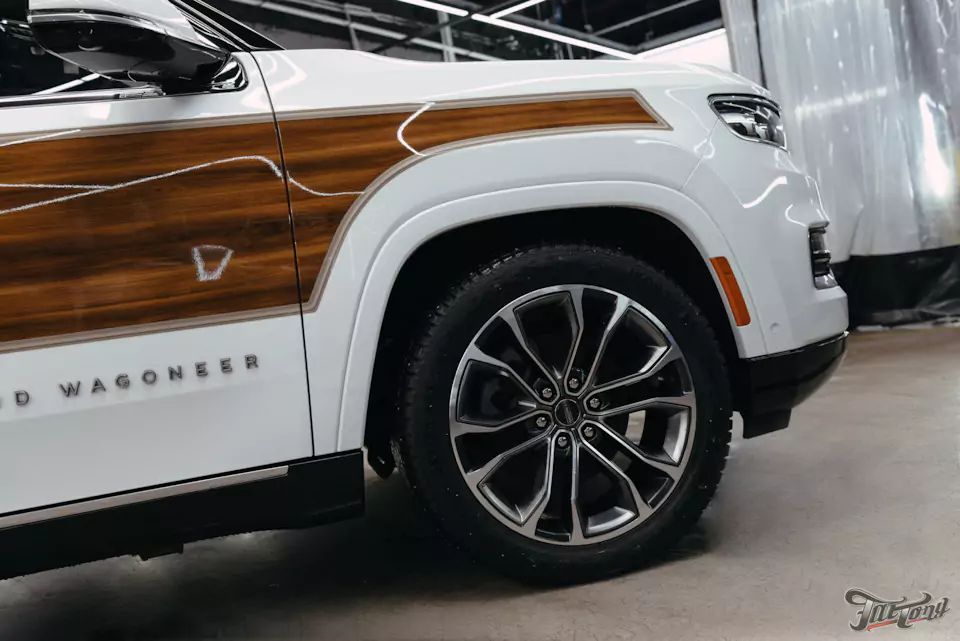 Так не должно быть! Заново разработали дизайн наклеек для Jeep Grand Wagoneer и забронировали кузов полиуретаном